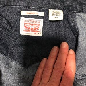 2 SMALL pearl LEVIS shirts. Black and dark indigo.
